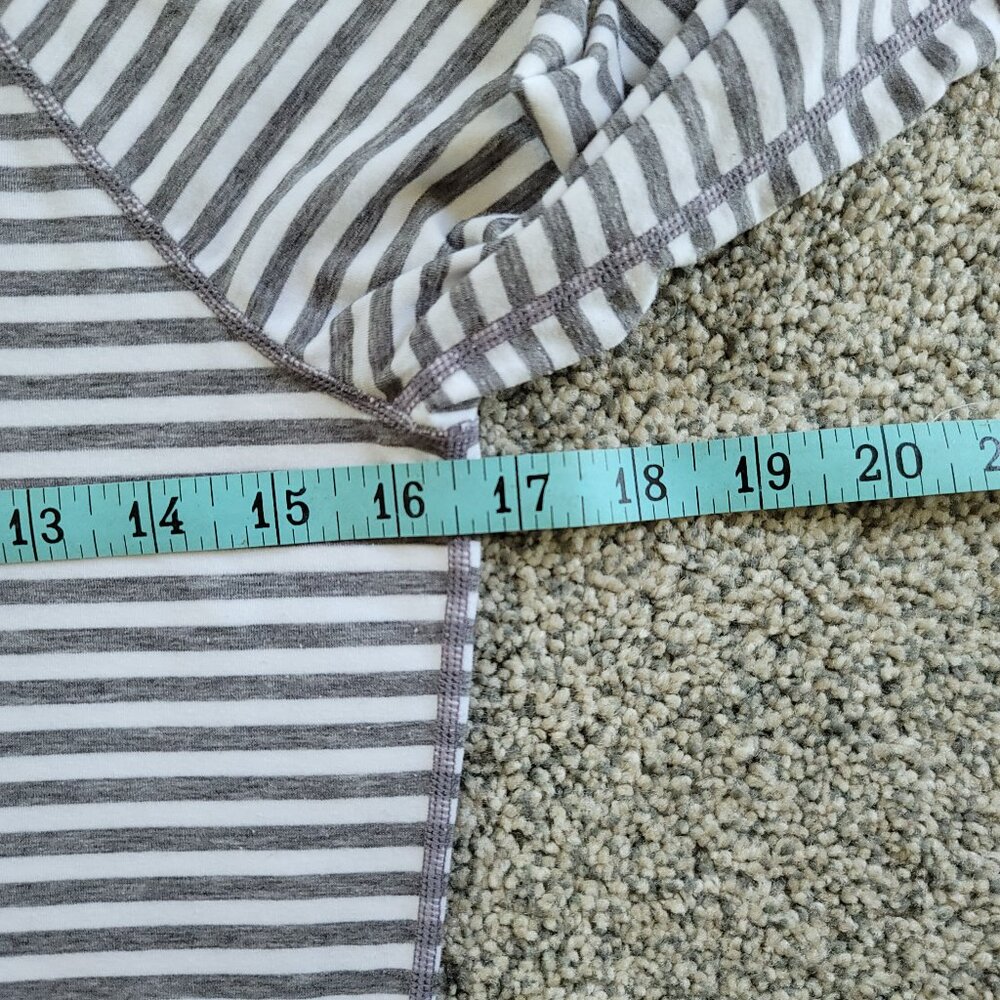Gap Fit Breathe XS Grey &  White Stripe Funnel Neck Hoodie XS with Thumbholes - Picture 9 of 13